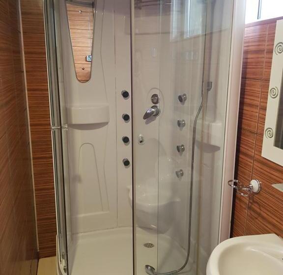 اتاق خانوادگی, Vila Ella