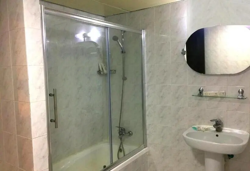سوییت, Regency Hotel Hebron