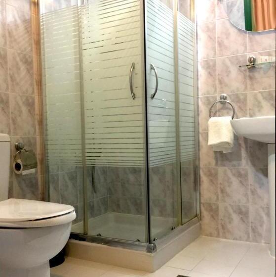 سوییت خانوادگی, Regency Hotel Hebron