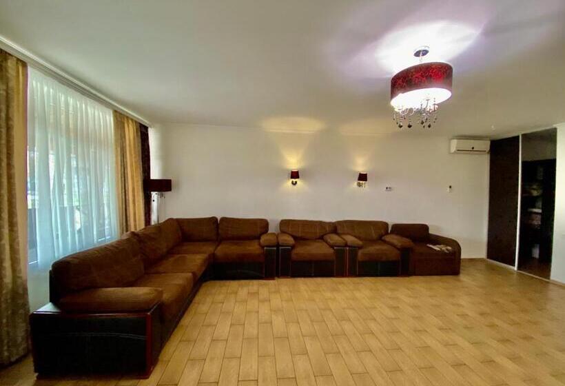 Standard Triple Room with Terrace, база відпочинку ріверсайд світло є завжди