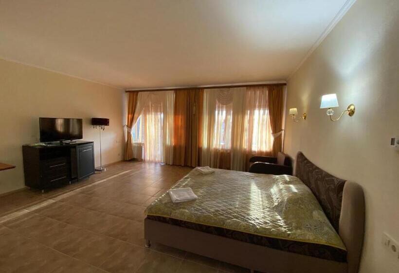 Standard Triple Room with Terrace, база відпочинку ріверсайд світло є завжди