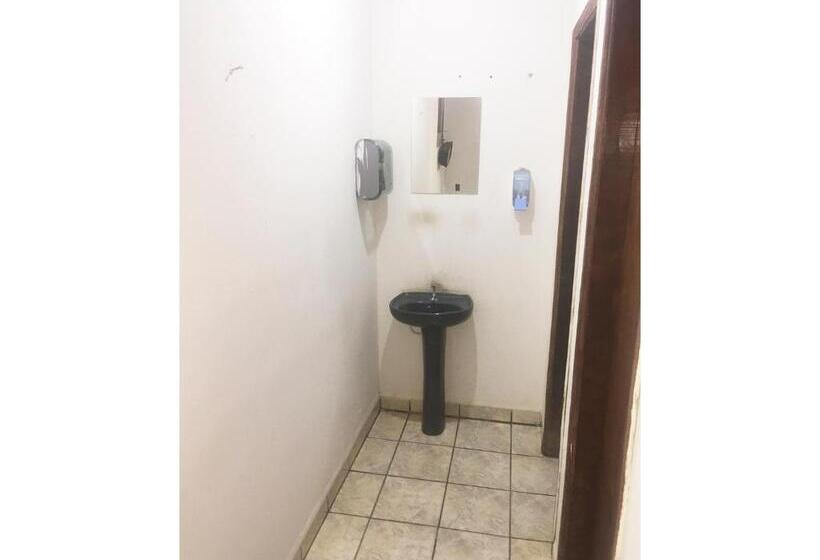 اتاق چهار تخته با دستشویی مشترک, Atlantic Hotel   Campo Grande