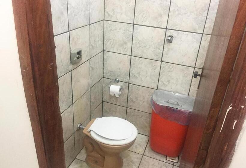 הכלכלה חדר לארבעה עם מקלחת משותפת, Atlantic Hotel   Campo Grande