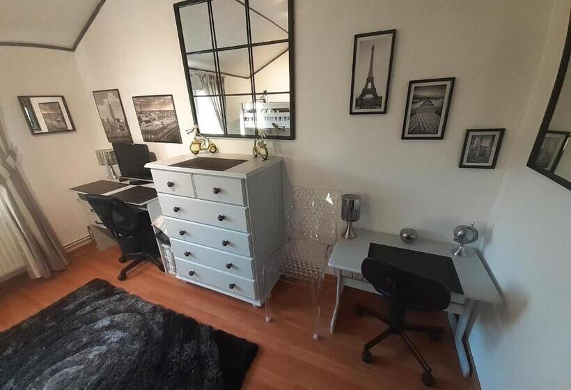 Семейный Номер, Le Point Du Jour