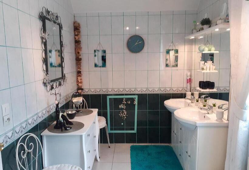 Семейный Номер, Le Point Du Jour