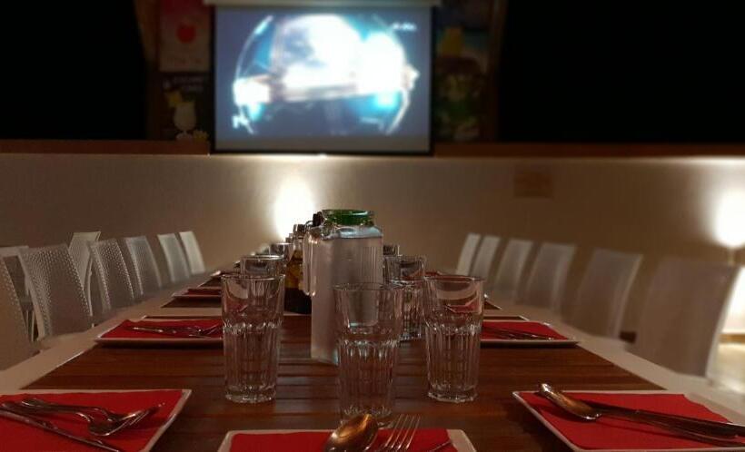 غرفة قياسية مزوَّدة بشُرفة, Brian