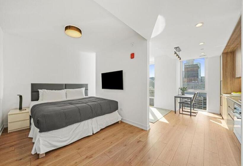 סוויטה, Level Chicago River North