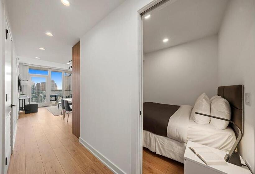 סוויטת 2 חדרי שינה, Level Chicago River North