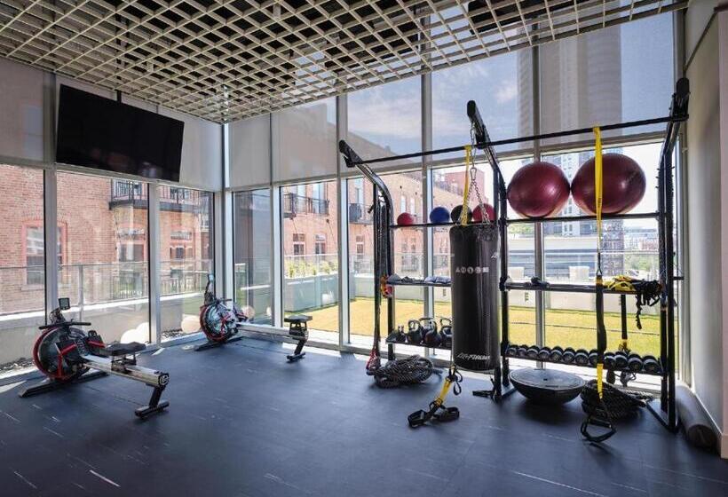 סוויטה דלוקס, Level Chicago River North