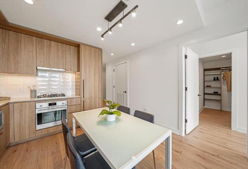 סוויטת 2 חדרי שינה, Level Chicago River North