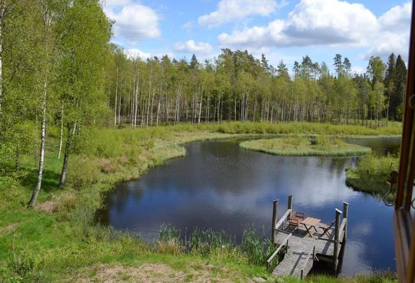 חדר משפחתי, Pensionat Sågknorren