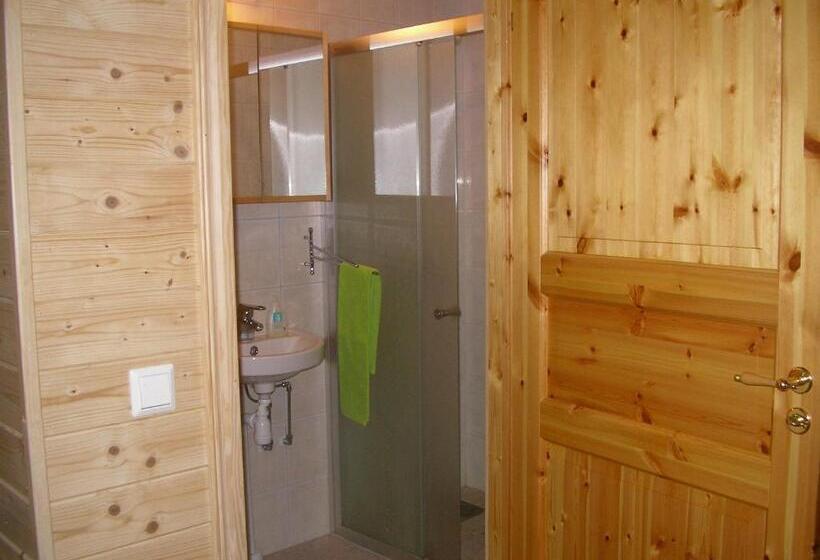 חדר משפחתי, Pensionat Sågknorren