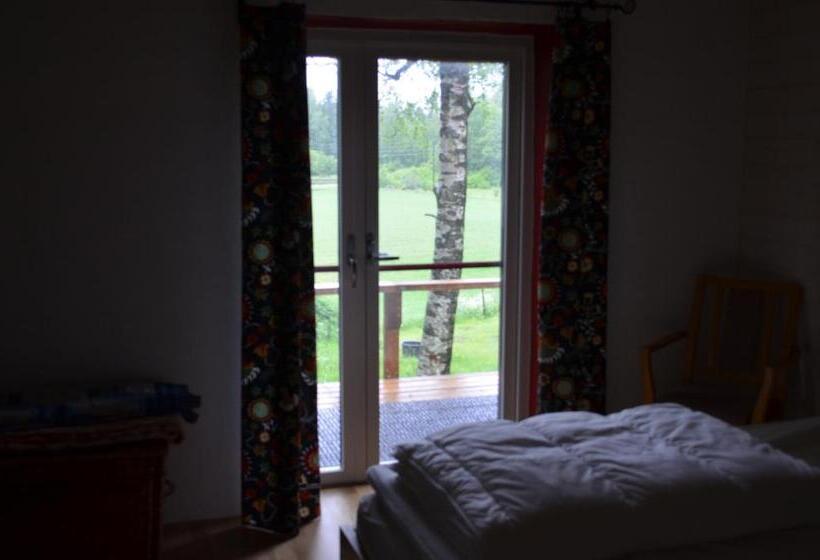 חדר משפחתי, Pensionat Sågknorren