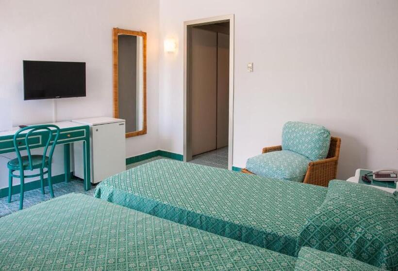 Номер Economy, Torre Oliva