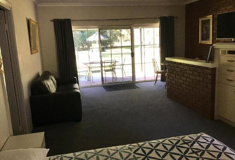 חדר משפחתי דלוקס, Fairway Views Motor Inn