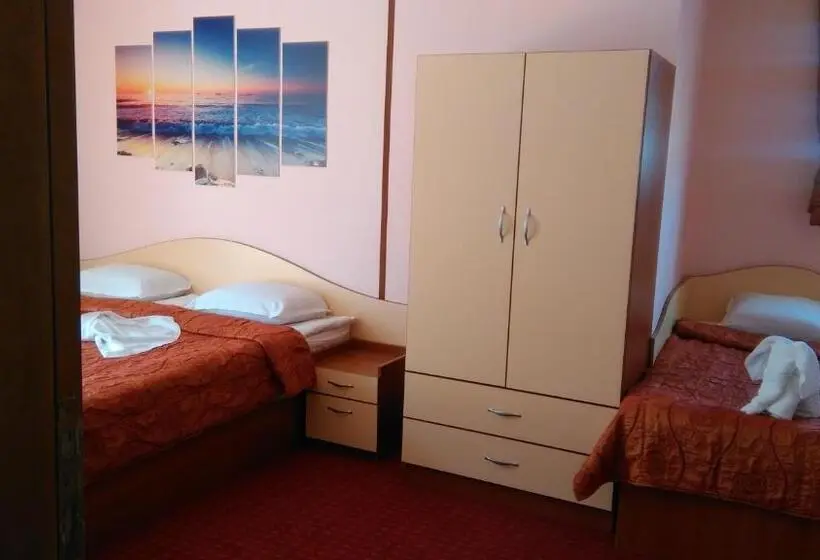 Standard Neljän Hengen Huone, Guest House Aristokrat