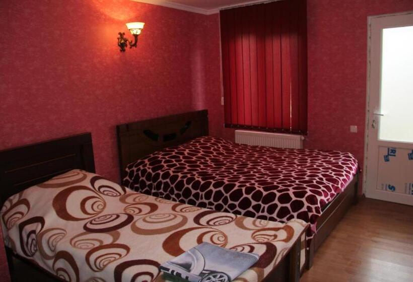 اتاق استاندارد سه نفره, Guesthouse David