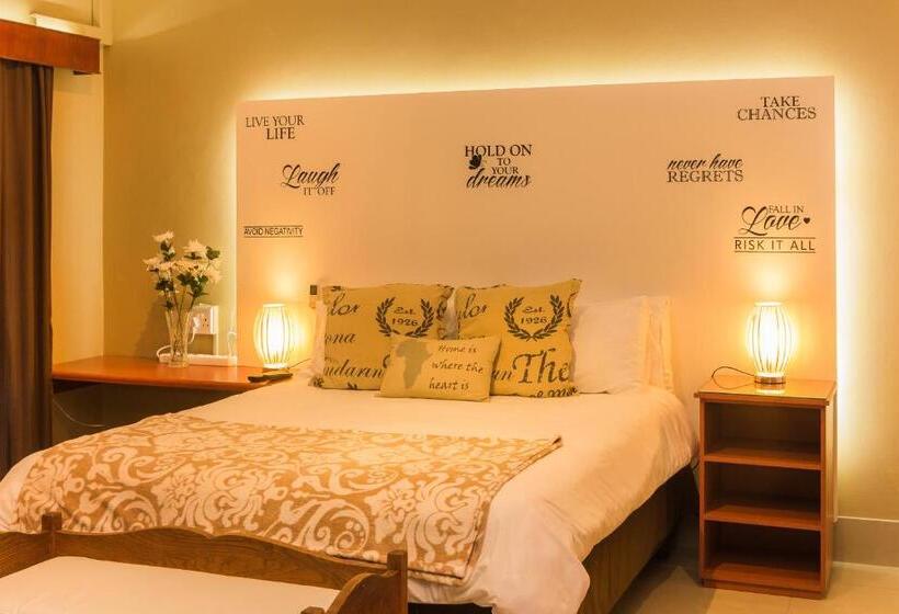 Трехместный Номер Стандарт Вид на Сад, Karoo Fountain Luxury Guesthouse