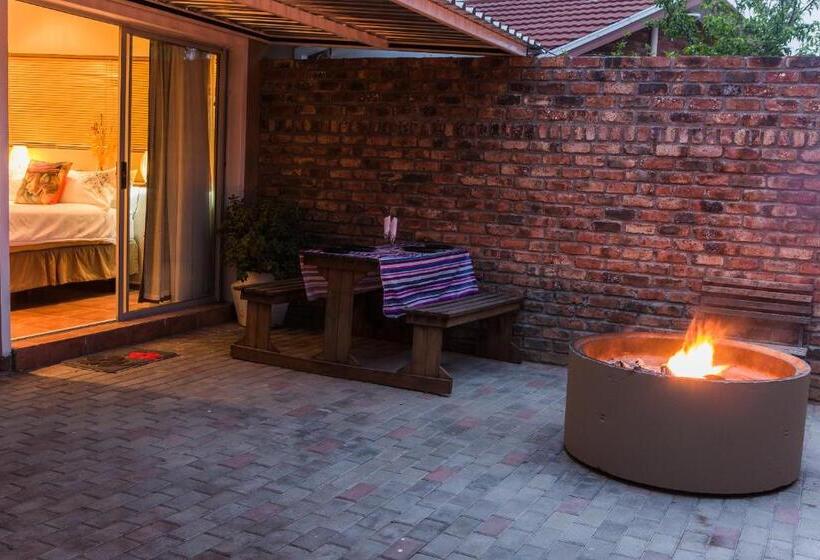 Номер Стандарт с Террасой, Karoo Fountain Luxury Guesthouse