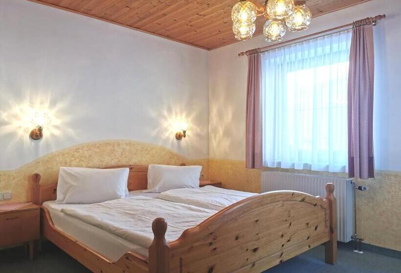 חדר סטנדרט לשלושה עם טרסה, Landhaus Christoph