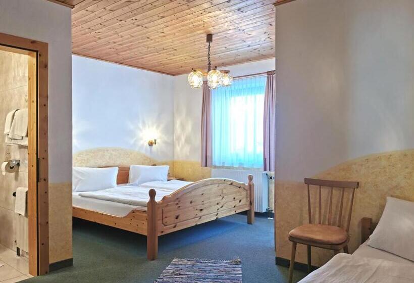 חדר סטנדרט לשלושה עם טרסה, Landhaus Christoph