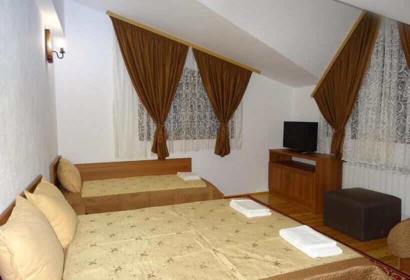 스탠다드 스튜디오, Ognyanovata Guest House