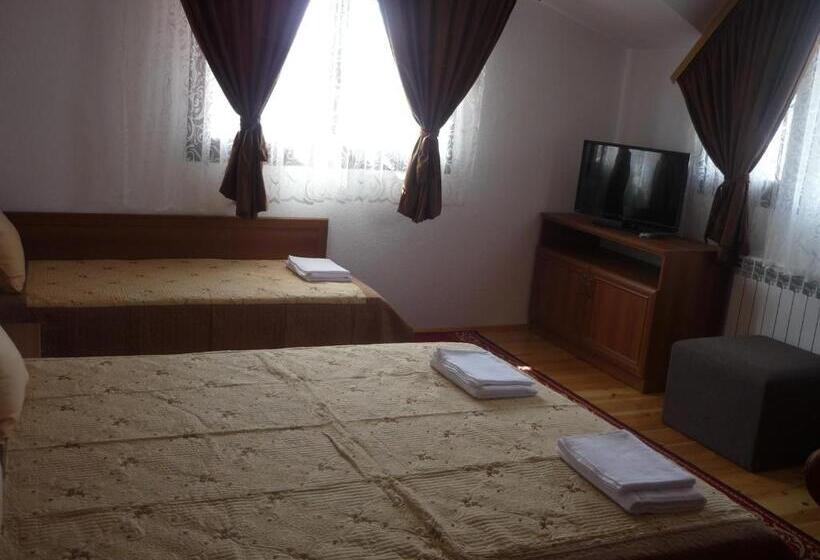 스탠다드 스튜디오, Ognyanovata Guest House