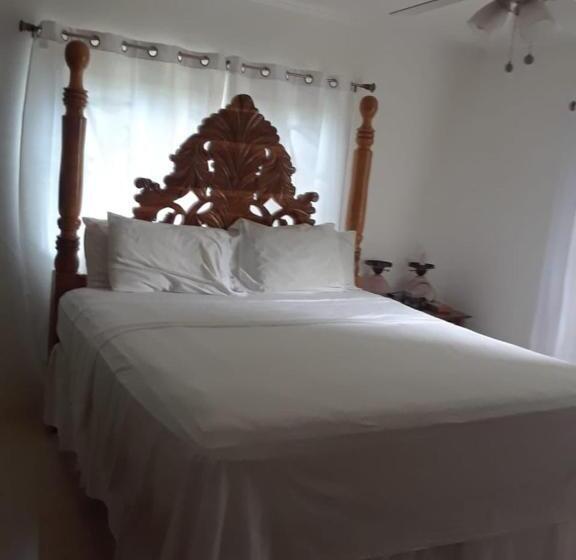 اتاق لوکس با تخت بزرگ, Treaysures