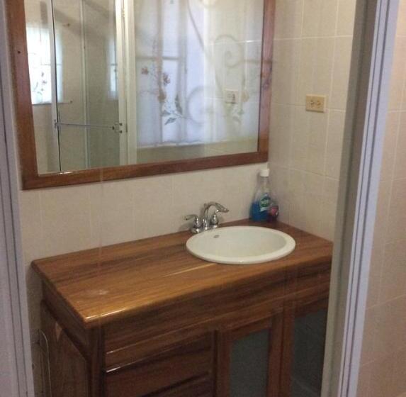 اتاق لوکس با تخت بزرگ, Treaysures