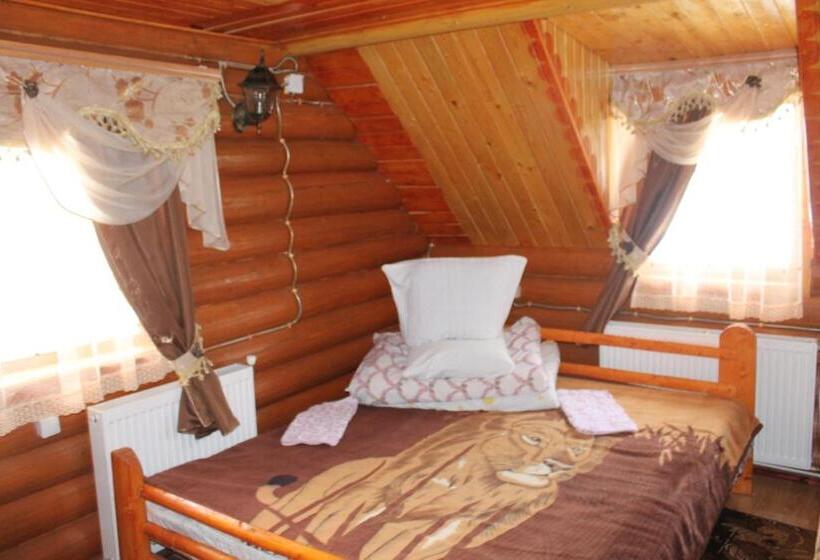 חדר סטנדרט לשלושה עם מרפסת, Zustrizh U Leva