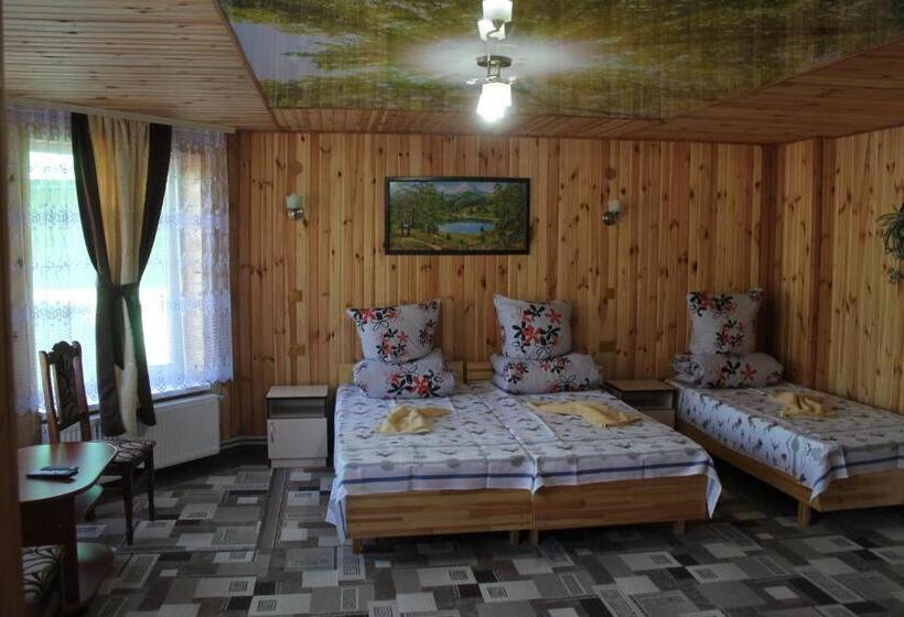 חדר סטנדרט לשלושה עם מרפסת, Zustrizh U Leva