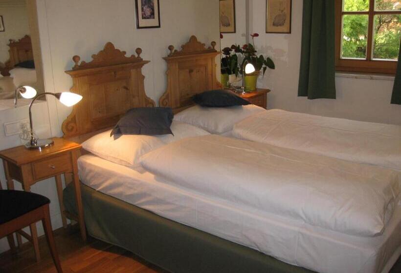 شقة غرفة واحدة, Pension Grünbacher