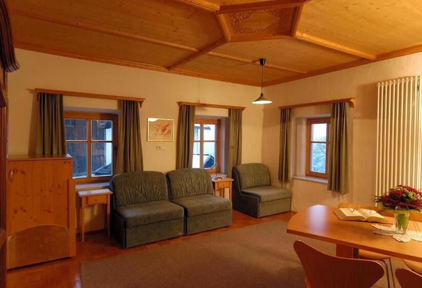 شقة غرفة واحدة, Pension Grünbacher