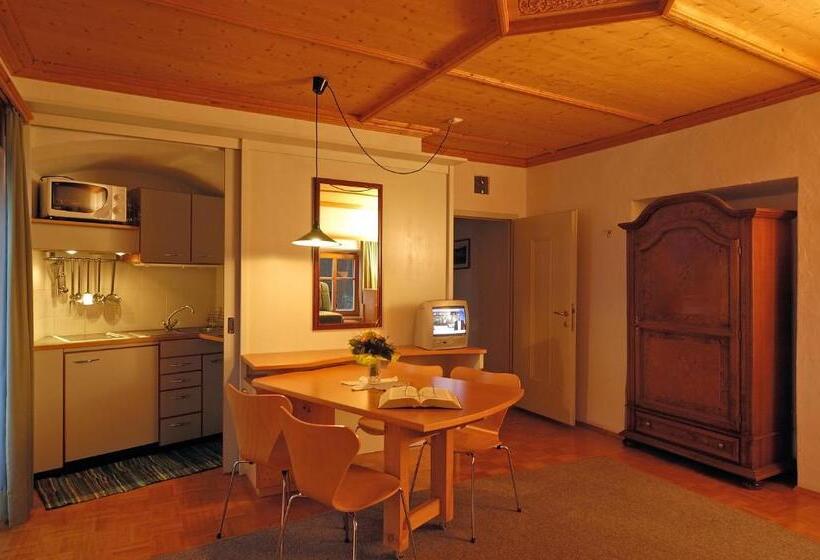 شقة غرفة واحدة, Pension Grünbacher