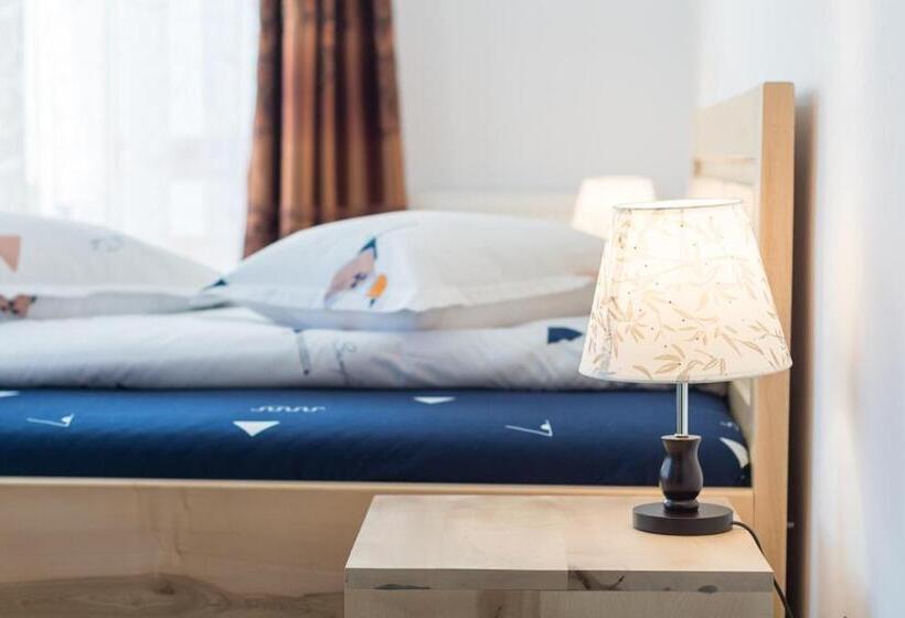 اتاق استاندارد با چشمانداز کوهستان, Pensiunea Paradisul Naturii