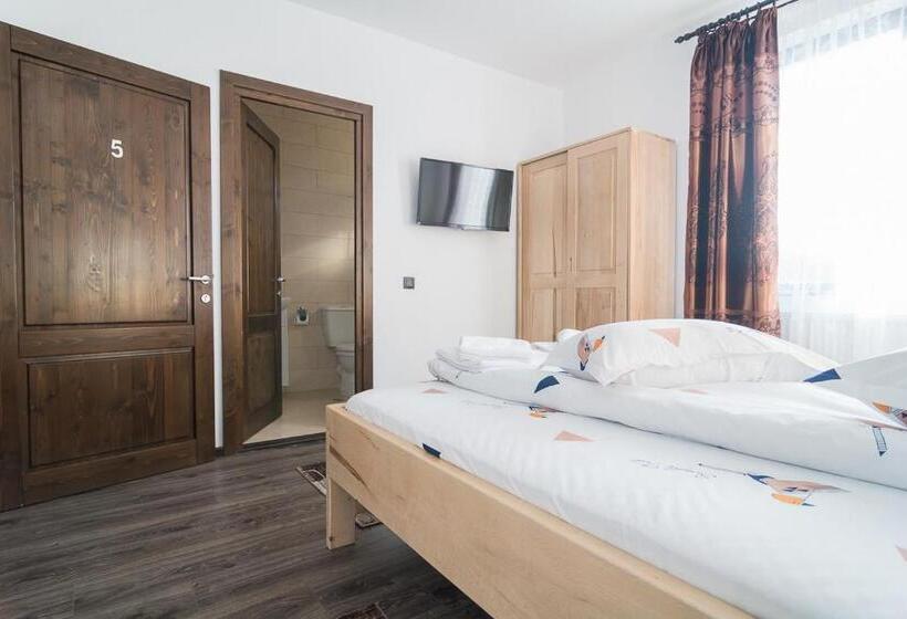 اتاق استاندارد با چشمانداز کوهستان, Pensiunea Paradisul Naturii