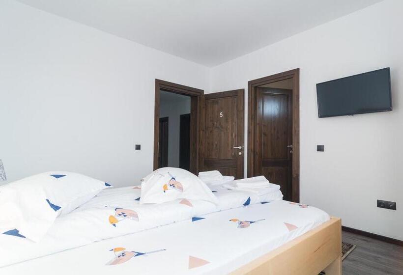 اتاق استاندارد با چشمانداز دریاچه, Pensiunea Paradisul Naturii