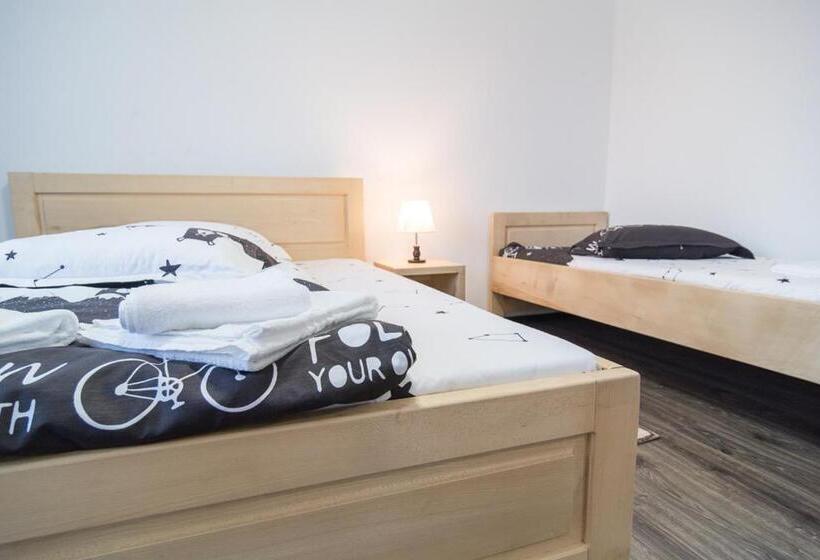 اتاق استاندارد سه نفره, Pensiunea Paradisul Naturii