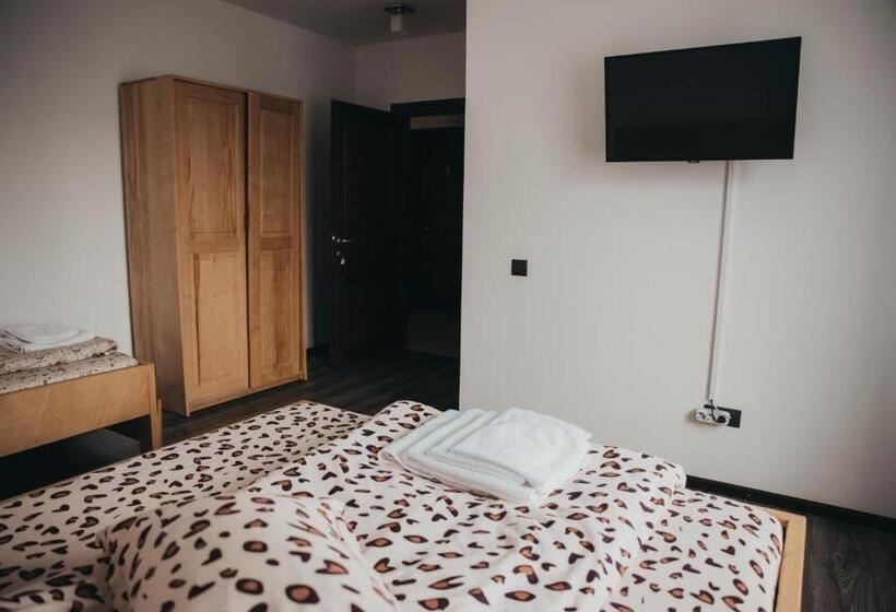 اتاق استاندارد سه نفره, Pensiunea Paradisul Naturii