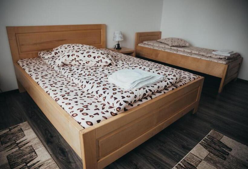 اتاق استاندارد سه نفره, Pensiunea Paradisul Naturii