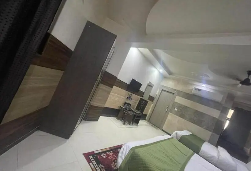 اتاق خانوادگی, Alpine By The Golden Taj Group And Hotels
