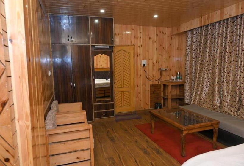 غرفة قياسية مزوَّدة بتراس, Krishna Vaas