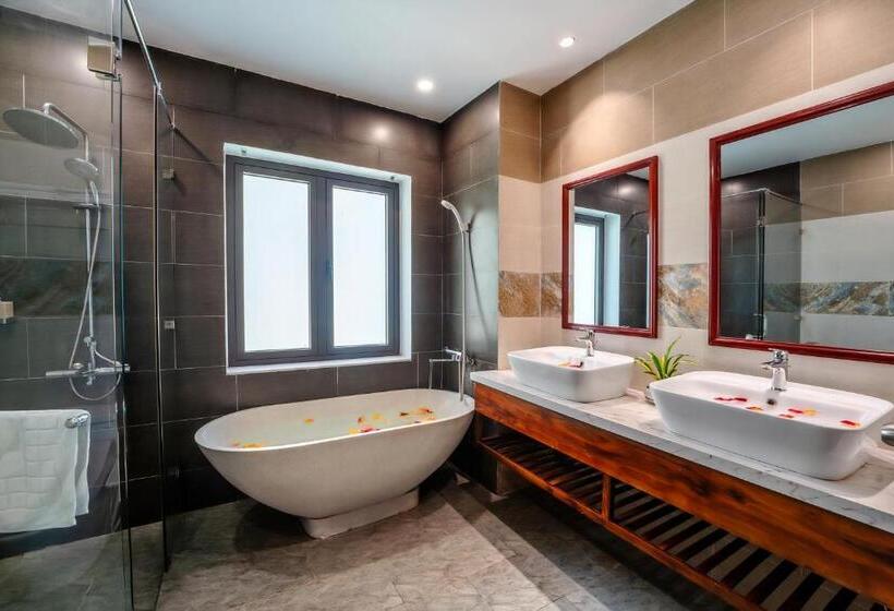 Junior Suite with Balcony, December Oasis Hoi An Villa