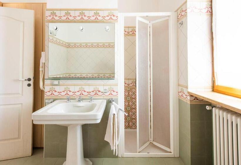 חדר סטנדרט עם מרפסת, Maragani Beach Rooms & Breakfast