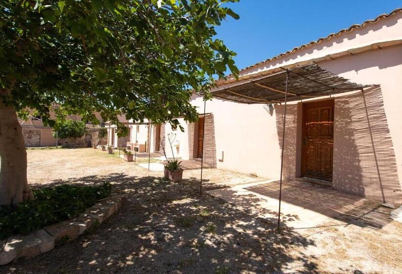 חדר סופריור לשלושה, Maragani Beach Rooms & Breakfast