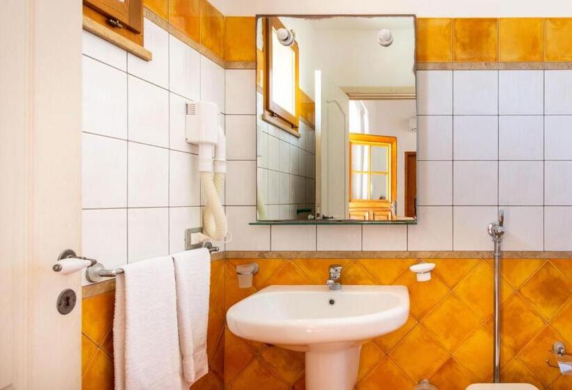 חדר סופריור לשלושה, Maragani Beach Rooms & Breakfast