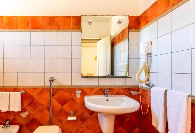 חדר סטנדרט לשלושה, Maragani Beach Rooms & Breakfast