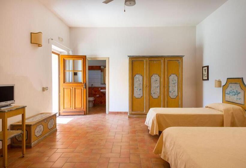 חדר סטנדרט לשלושה, Maragani Beach Rooms & Breakfast