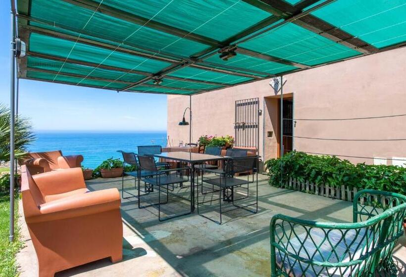 חדר סטנדרט עם מרפסת, Maragani Beach Rooms & Breakfast