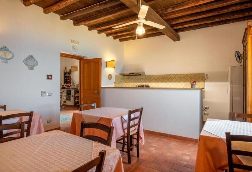 חדר סטנדרט עם מרפסת, Maragani Beach Rooms & Breakfast